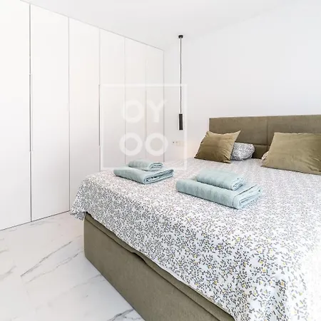 Coral, Chic Coastal Design, Saltwater Pool - By Oyoostays Casa de Férias Torrevieja
