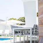 Coral, Chic Coastal Design, Saltwater Pool - By Oyoostays 度假居 *