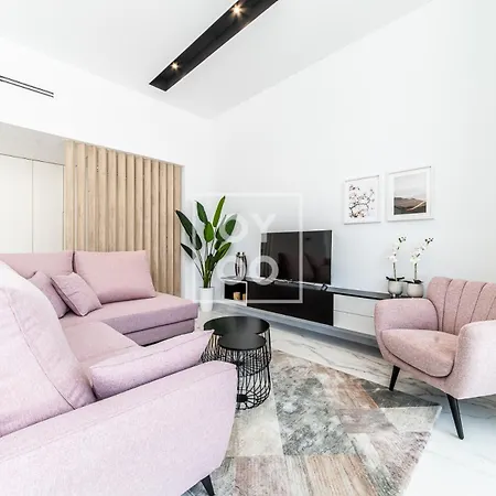 Coral Deluxe Oasis By Oyoostays *