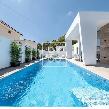 Coral, Chic Coastal Design, Saltwater Pool - By Oyoostays 度假居 托雷维耶哈