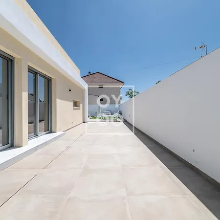 Coral Deluxe Oasis By Oyoostays