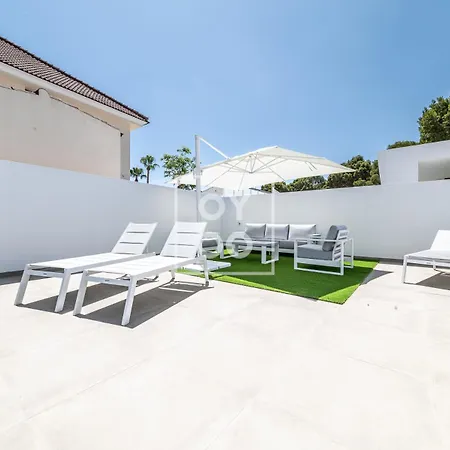 Coral, Chic Coastal Design, Saltwater Pool - By Oyoostays * トレビエハ
