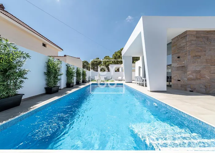 Coral, Chic Coastal Design, Saltwater Pool - By Oyoostays Vakantiehuis Torrevieja