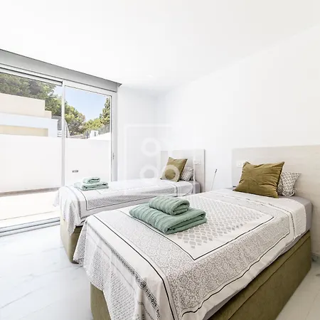 Coral Deluxe Oasis By Oyoostays Torrevieja